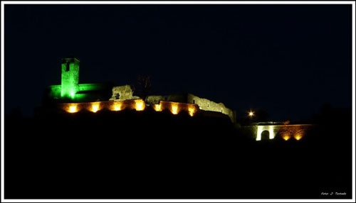 Iluminación nocturna de Las Monjas en su encendido de pruebas (Foto: Jacinto Tostado)